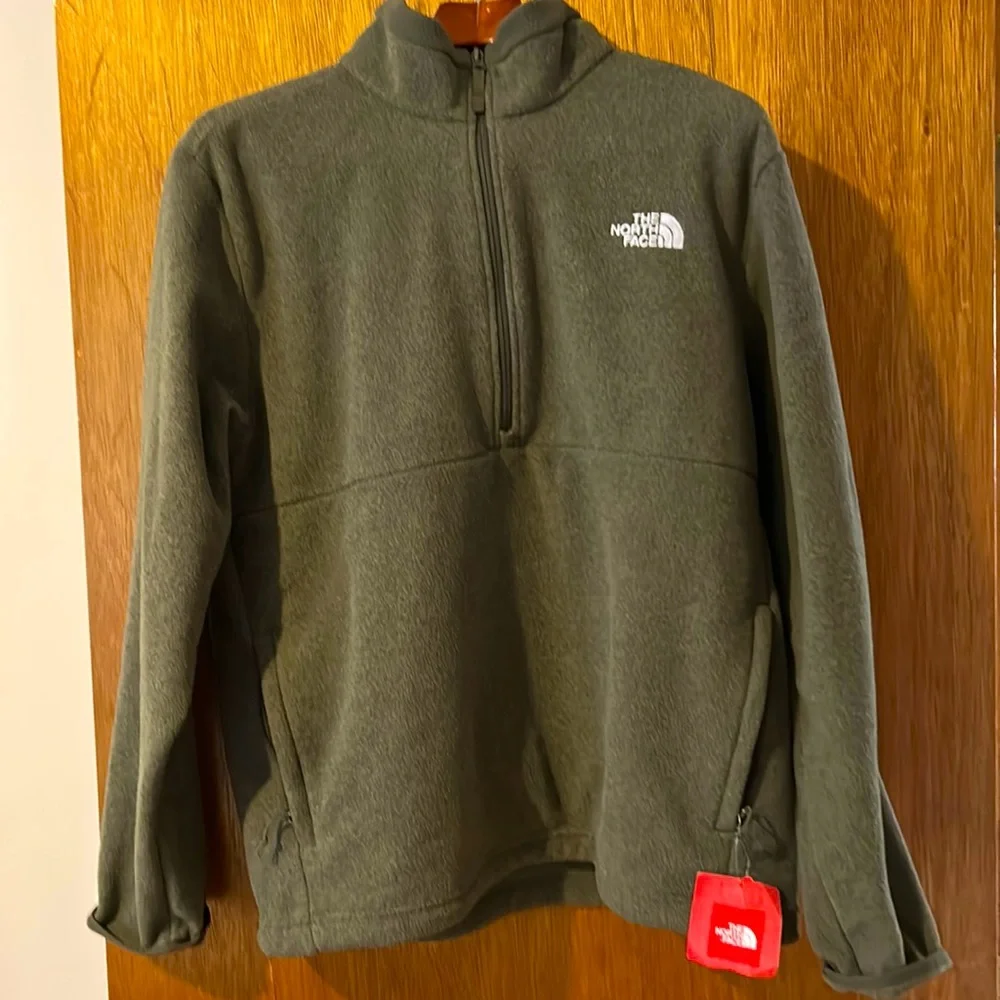 New North Face 1/2 zip with zippered pockets! - Picture 1 of 5